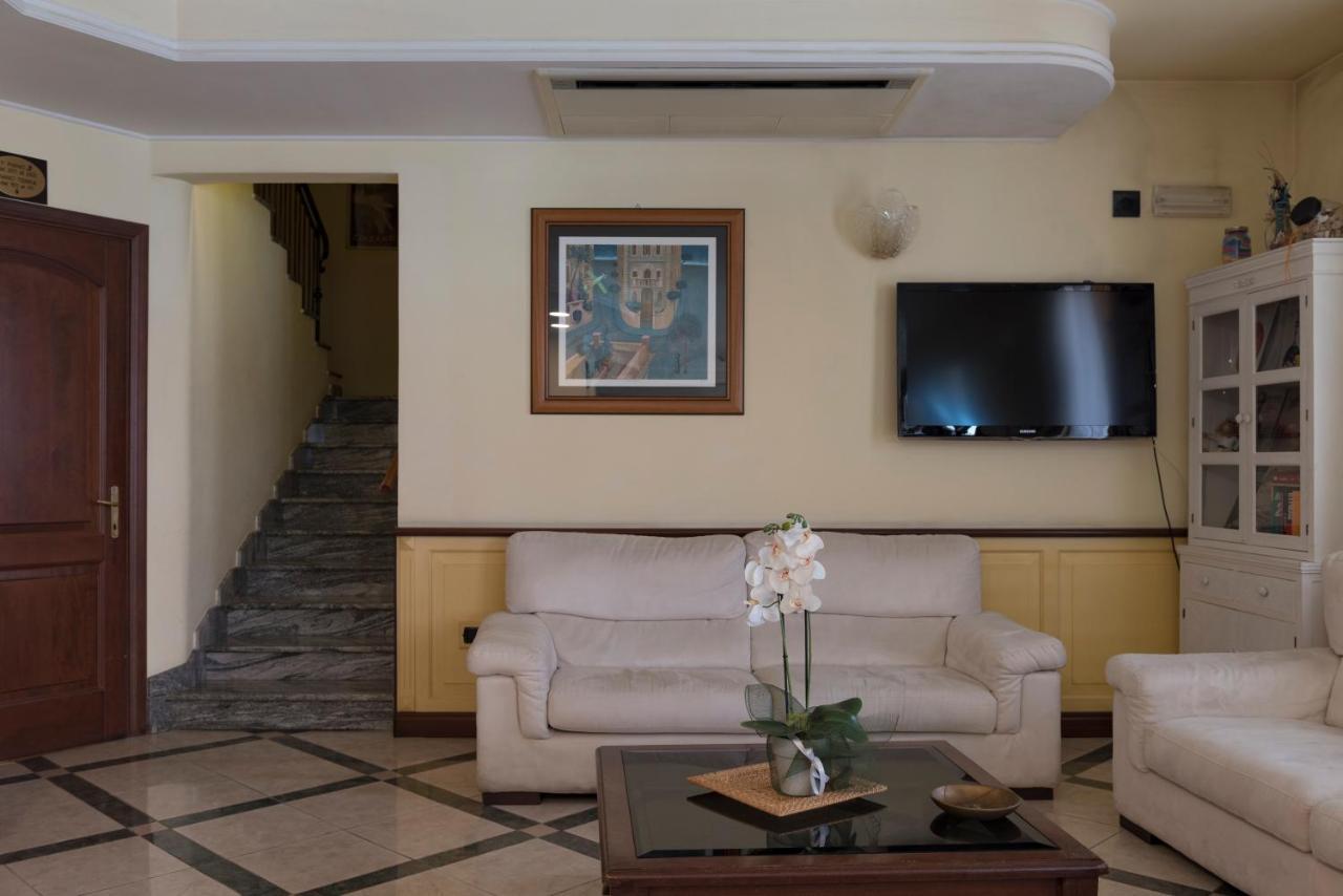 Hotel Stella 2000 Olbia Exterior photo