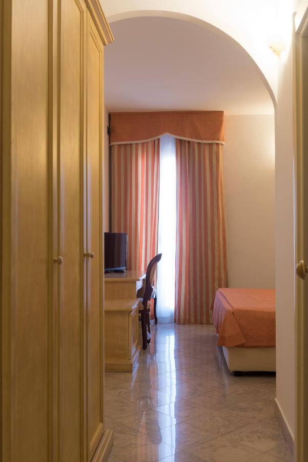 Hotel Stella 2000 Olbia Exterior photo