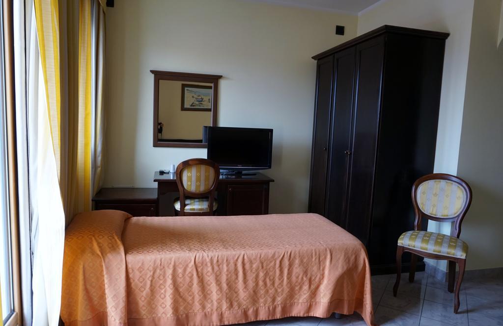 Hotel Stella 2000 Olbia Exterior photo
