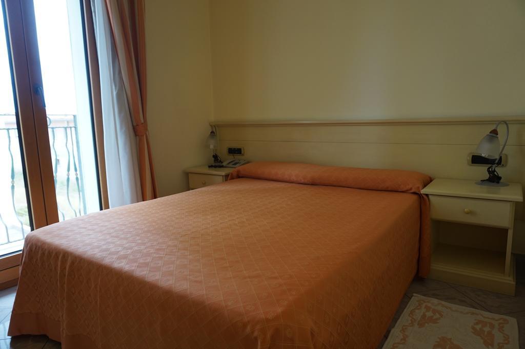 Hotel Stella 2000 Olbia Exterior photo