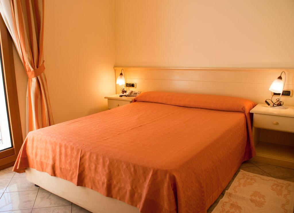 Hotel Stella 2000 Olbia Exterior photo